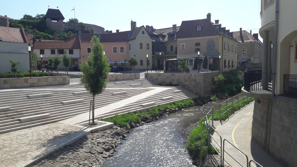 Orchidea Apartman Eger Exteriör bild